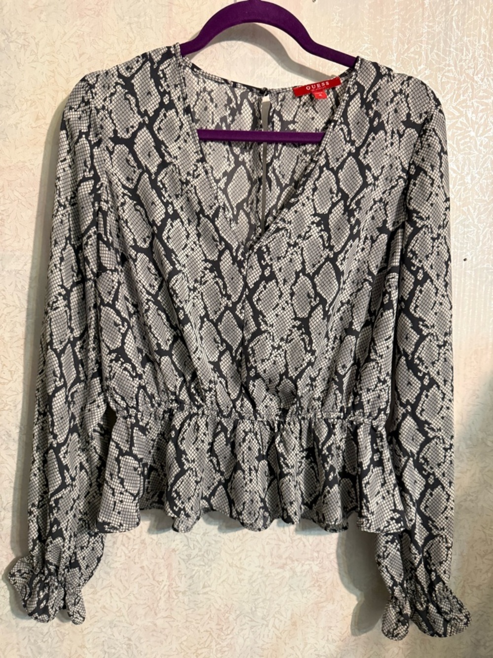 GUESS Black and White Python Snake Print Peplum Long Sleeve Keyhole Back Blouse